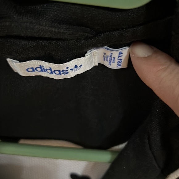 Pre-Owned Adidas Women XS, black sweatshirt in great condition. - Picture 2 of 5